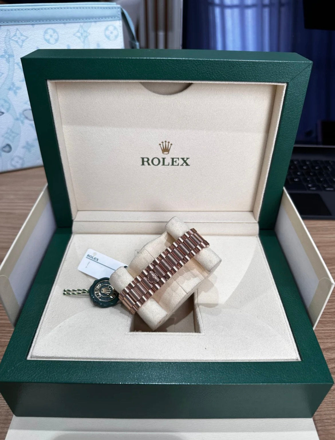 Rolex Daydate 40 ' Presidential " Rose Gold Chocolate Roman Dial